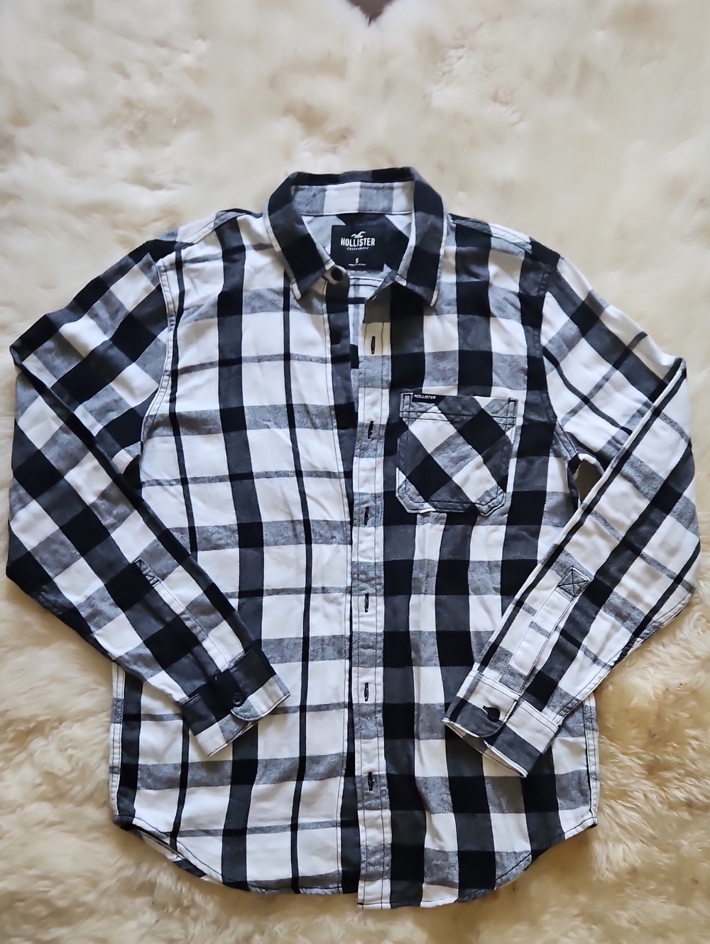 Hollister Black & White Plaid Long-Sleeve Button-Down Shirt
